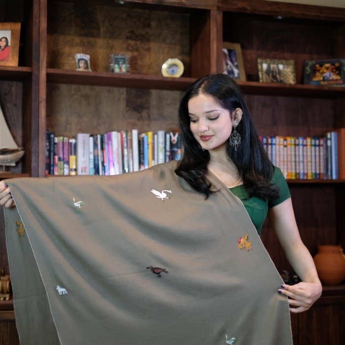 Birds & Amnimals embroidered Cashmere Wrap