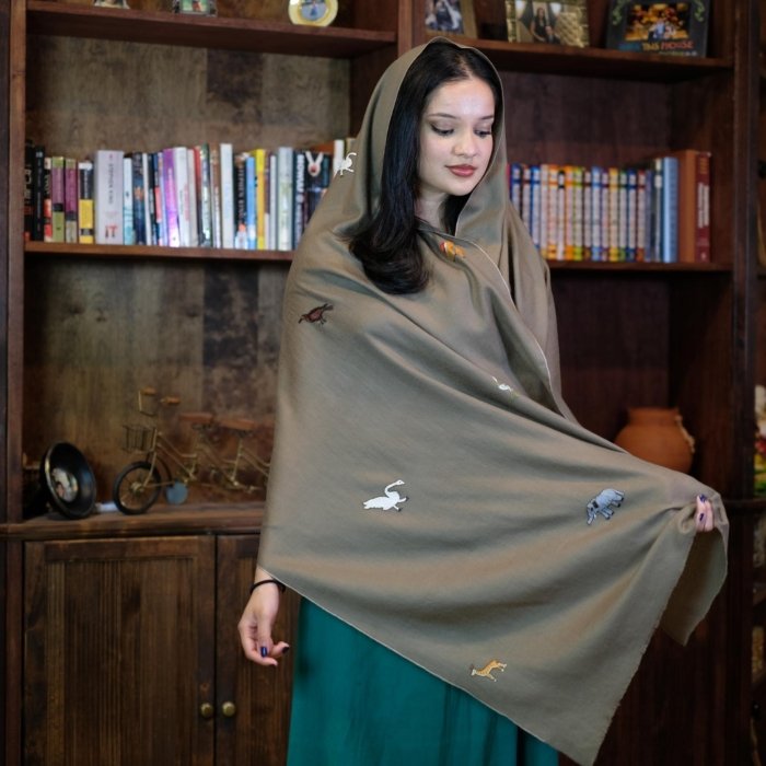 Birds & Amnimals embroidered Cashmere Wrap