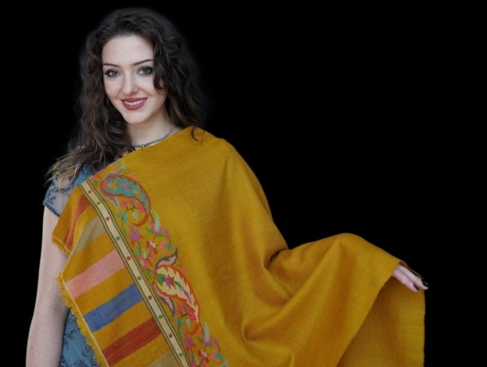 Sunehri Noor Handwoven Kani Wrap