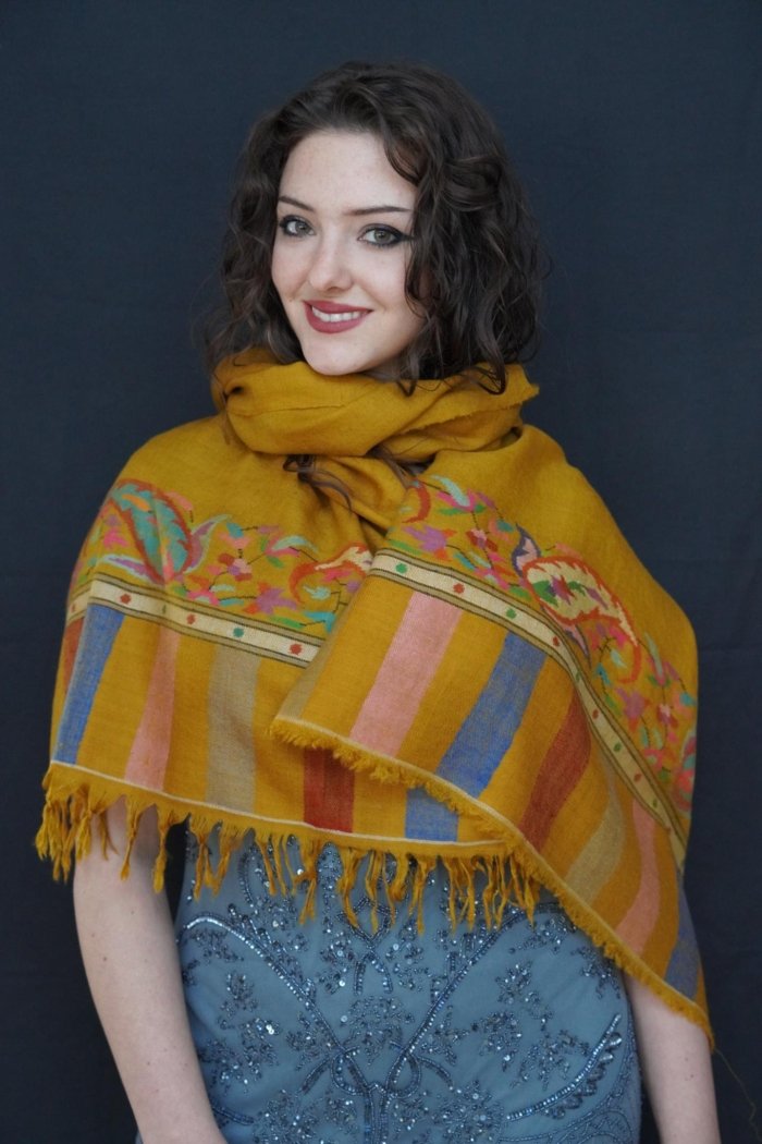 Sunehri Noor Handwoven Kani Wrap