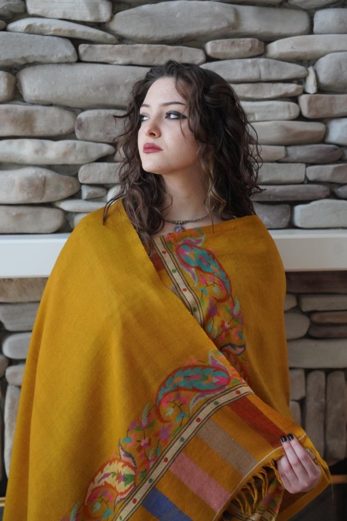 Sunehri Noor Handwoven Kani Wrap